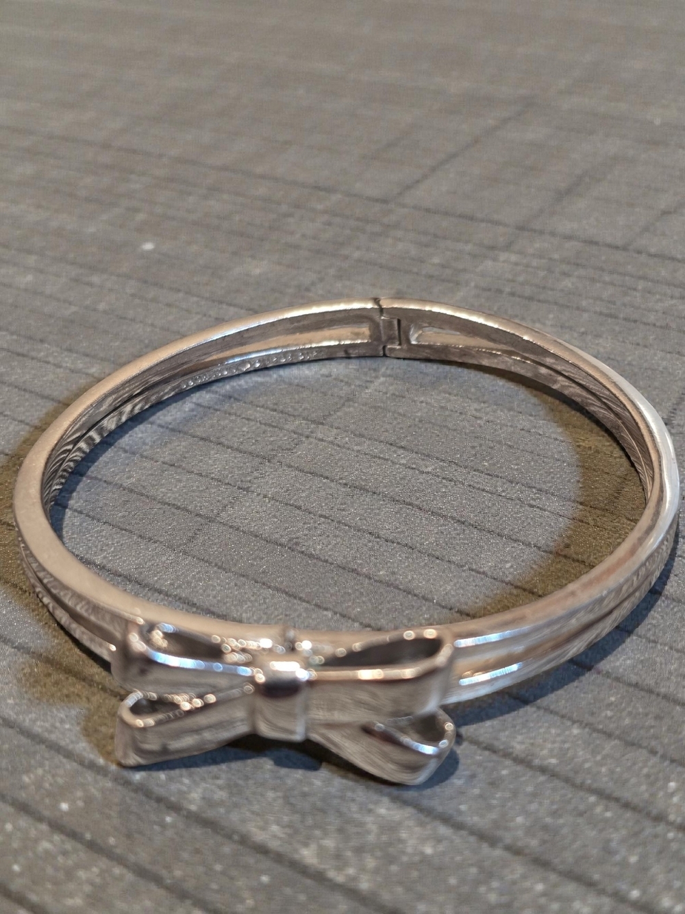 Kate Spade Silver Bow Hinged Bangle